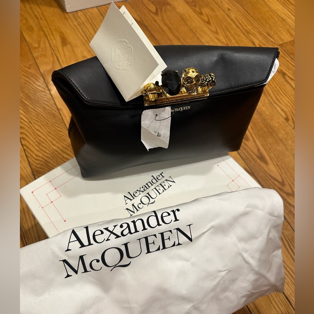 NEW NWT ALEXANDER MCQUEEN Black Leather Skull Knuckle Pouch Clutch Gold Hardware